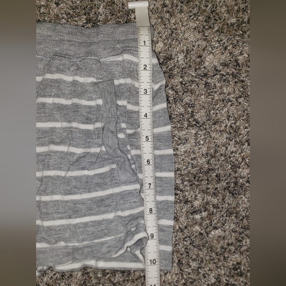 DKNY| Super Soft Striped Shorts - Picture 4 of 6